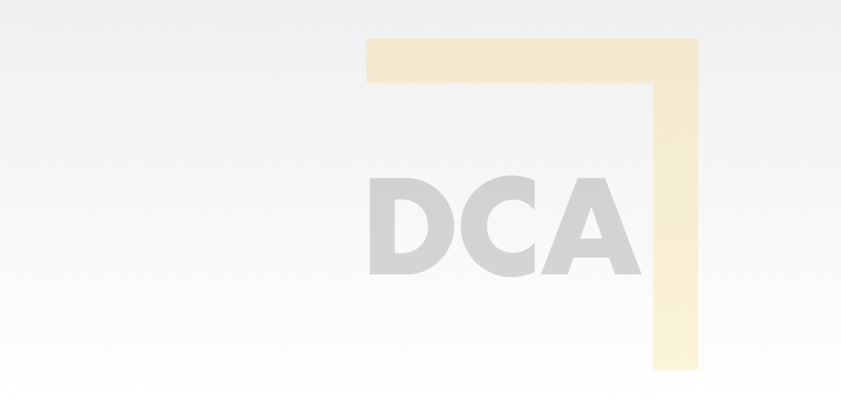 شعار بطل DCA
